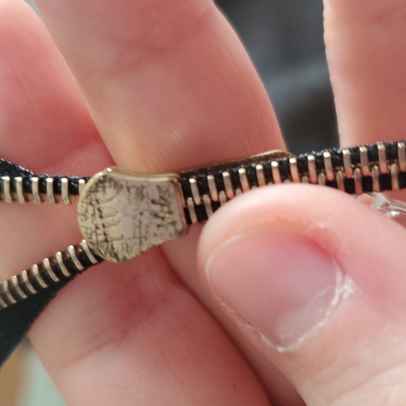 😸Vaness Yanow Black & Gold Zipper Necklace with Hand-Blown Glass Charm - Picture 3 of 4